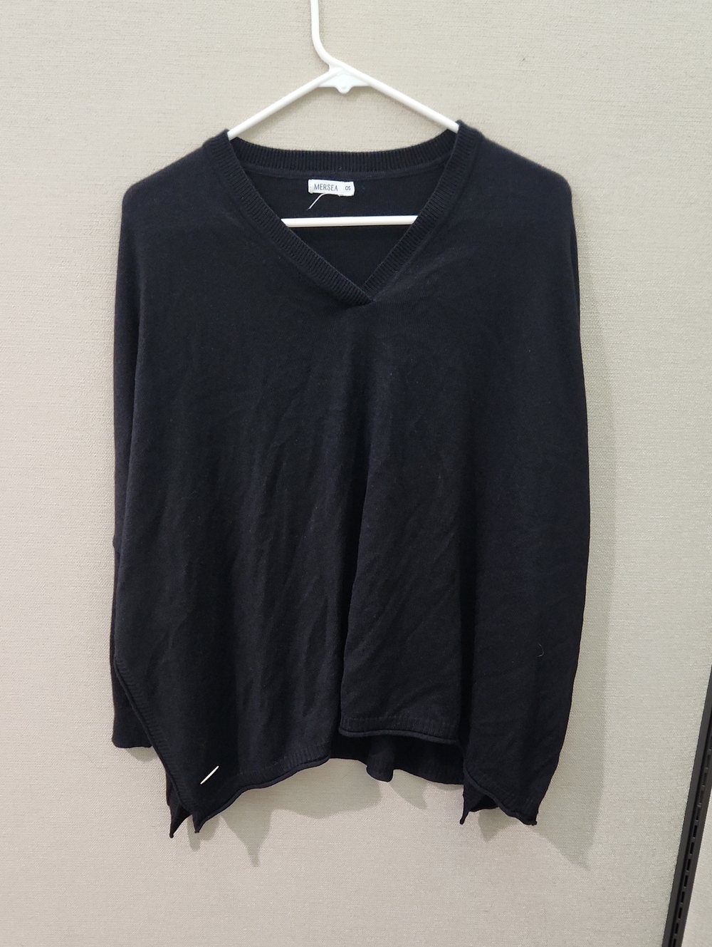 Mersea Catalina V Neck Sweater Size O/S - Picture 2 of 14